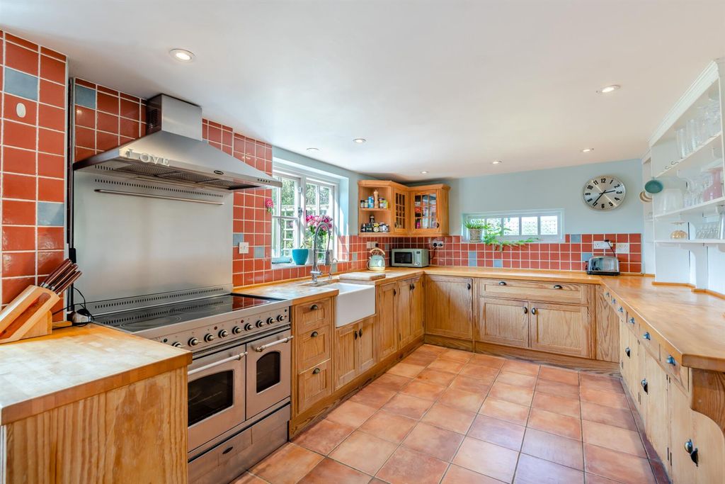 Property photo 2 of 20 8618492-Interior10.Jpg
