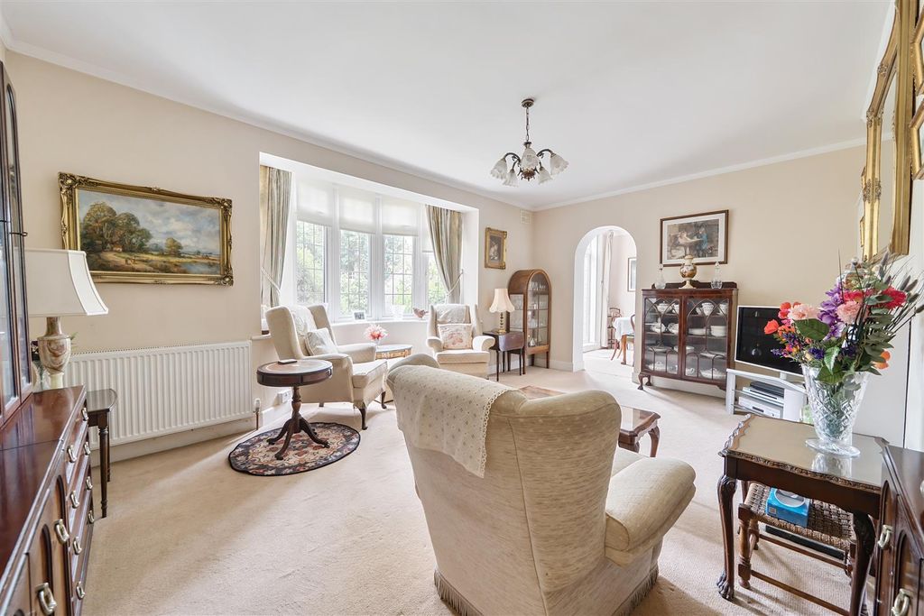 Property photo 3 of 19 For Sale By Aspire Residential | Abbotts Close