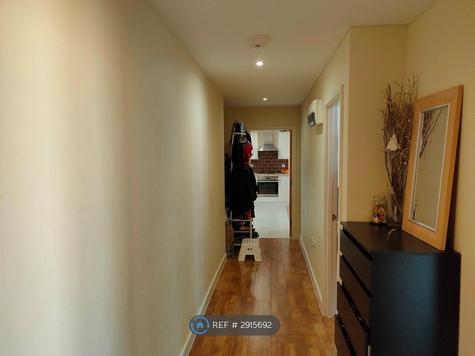 Property photo 2 of 12 Hall /Passage