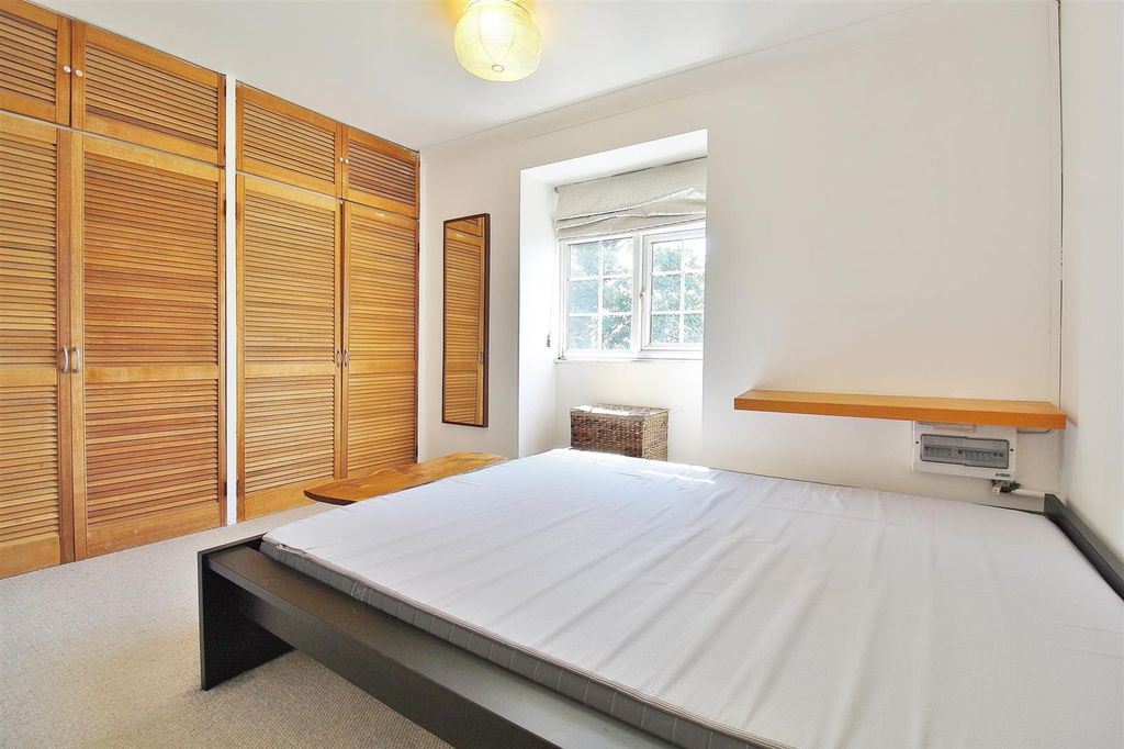 Property photo 3 of 6 Main Bedroom