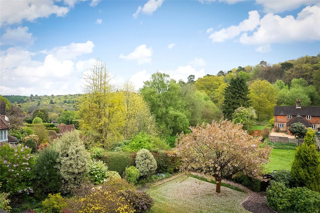 Property photo 2 of 25 House. Partnership