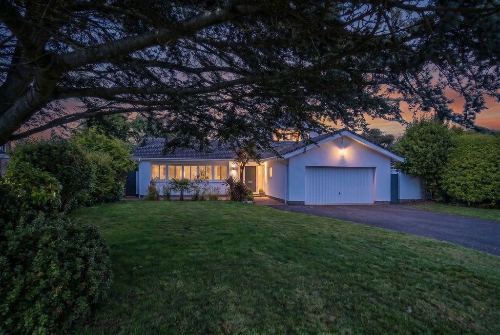 Property photo 1 of 25 Twilight