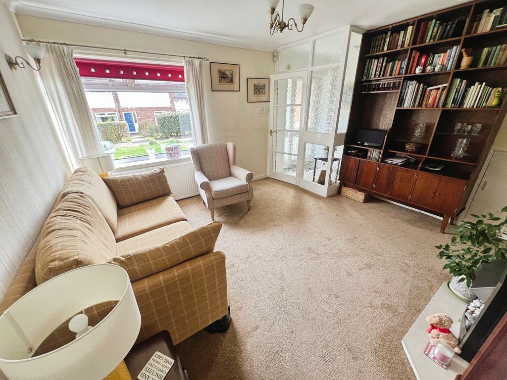 Property photo 2 of 16 Lounge