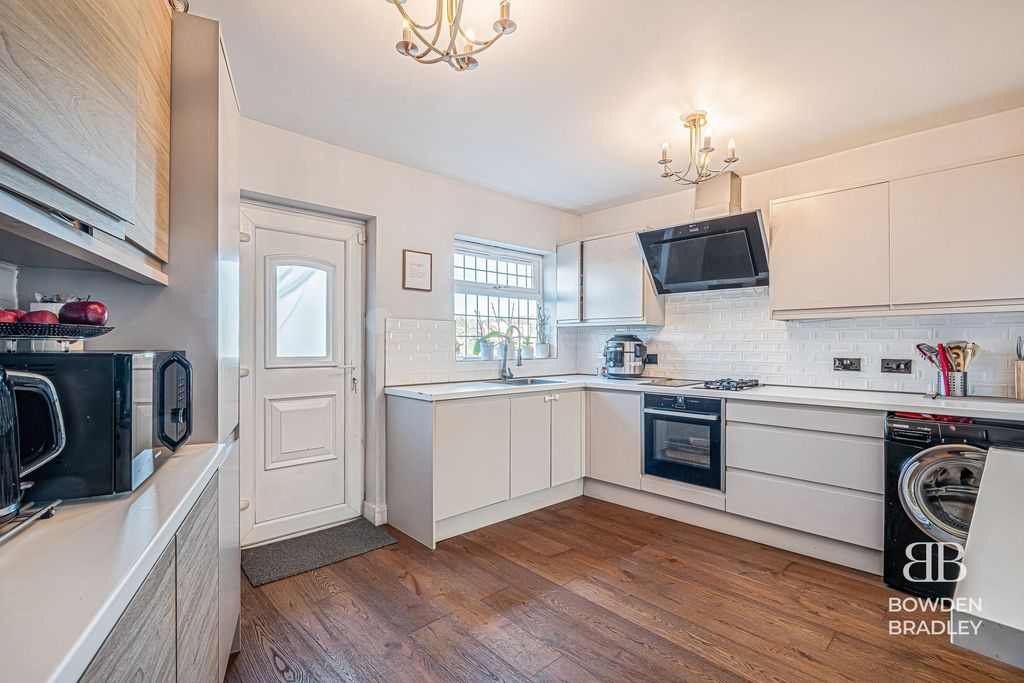 Property photo 2 of 21