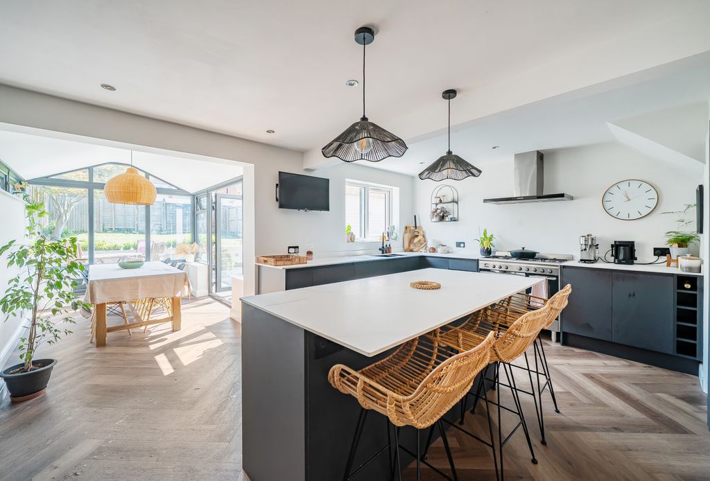 Property photo 2 of 20 1482261-15-6A3E5F...
