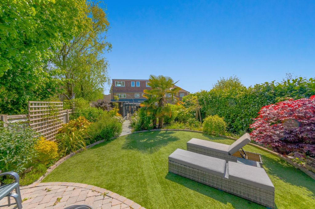 Property photo 1 of 28