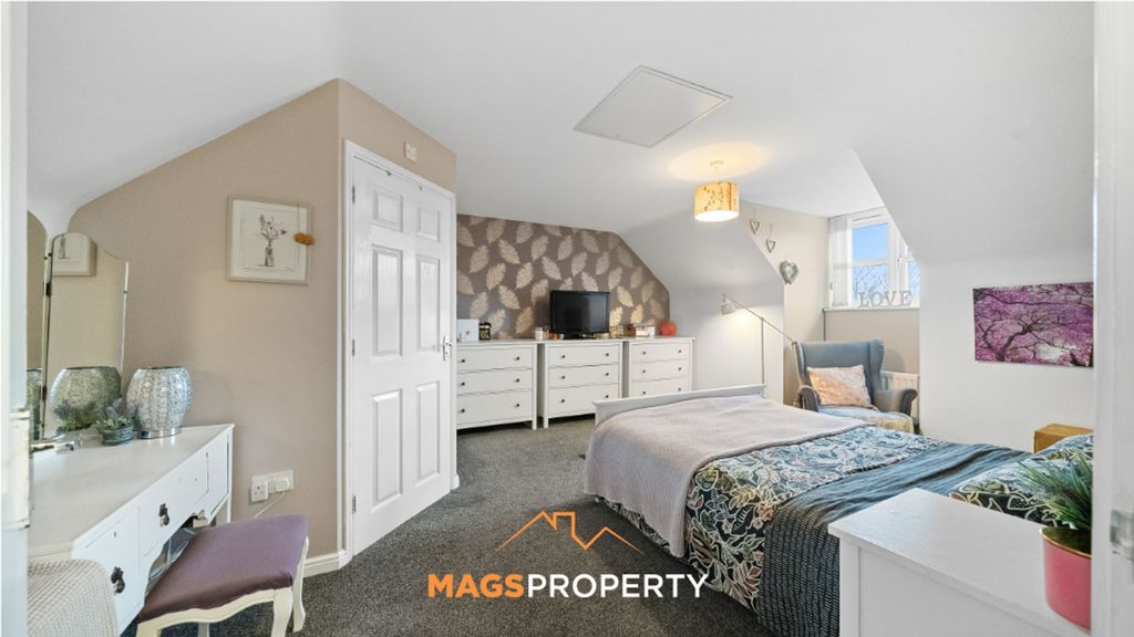 Property photo 2 of 27