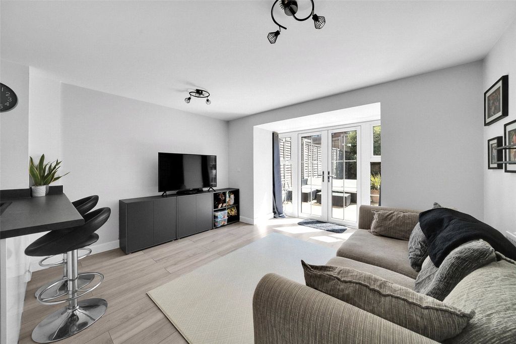 Property photo 2 of 16 Living Room