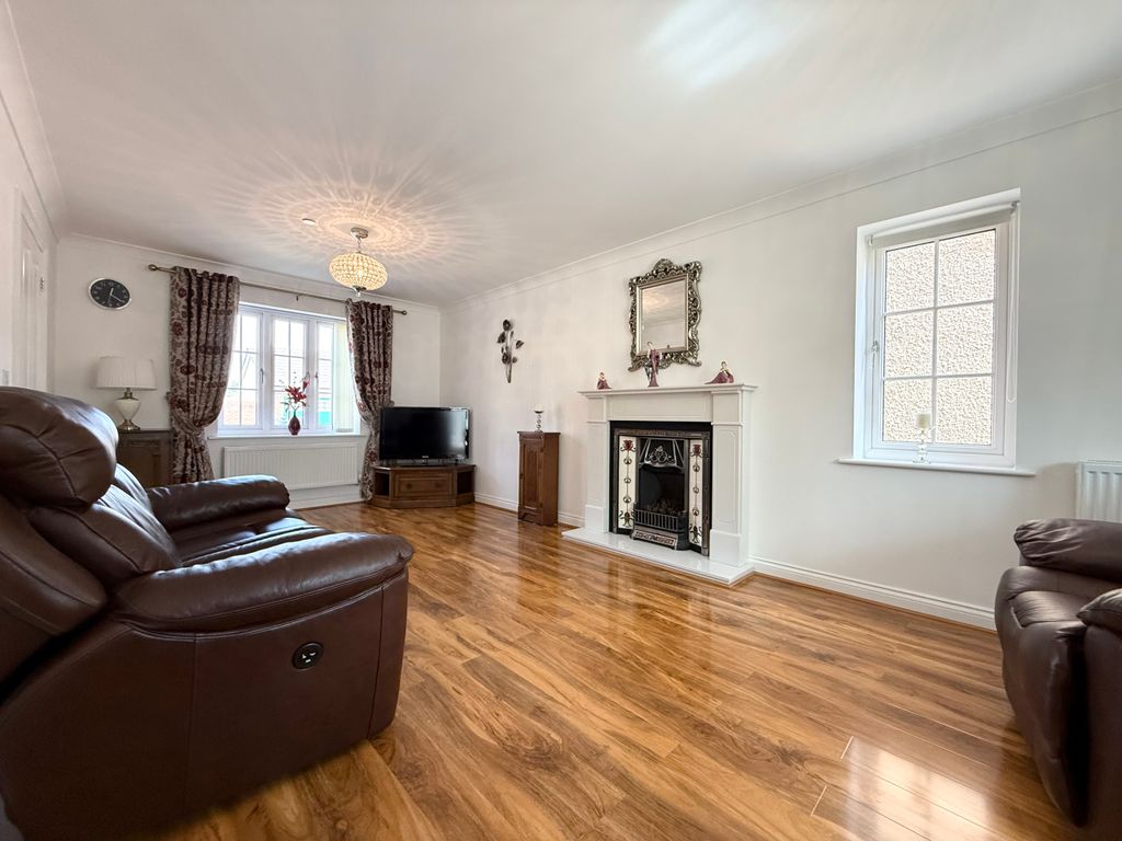 4 bed detached house for saleY Dolydd, Cwmdare, Aberdare CF44 photo 4