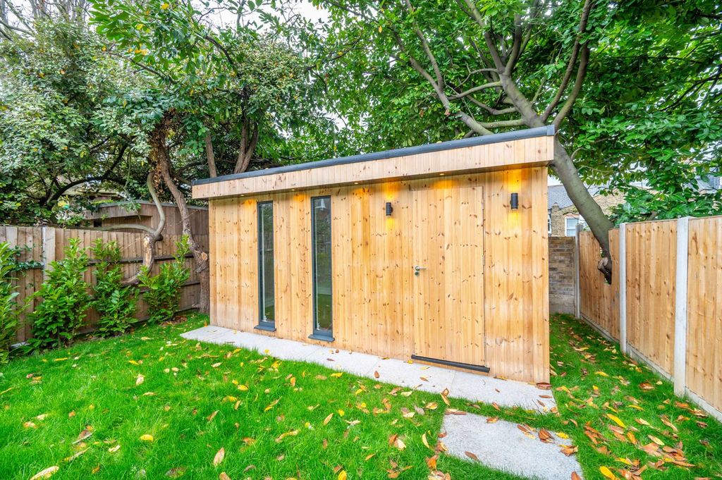 Property photo 3 of 41