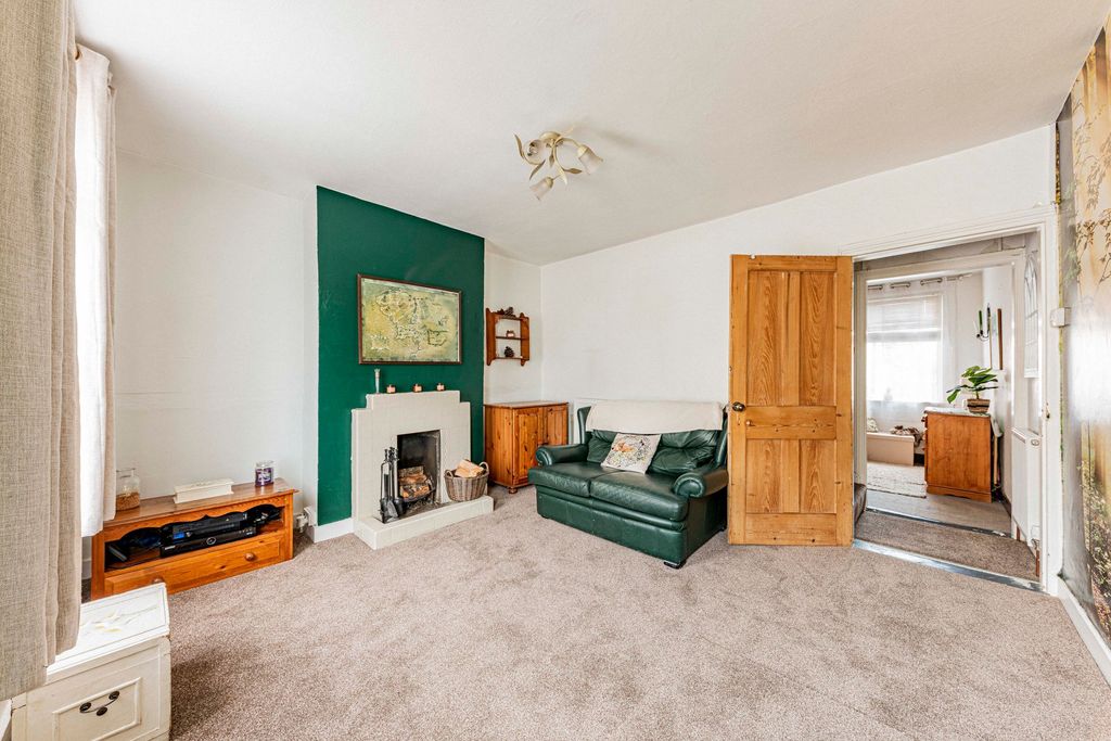 Property photo 1 of 17 Living Room (1)