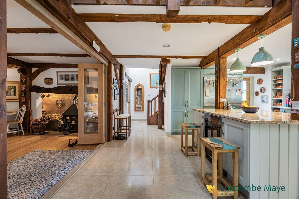 Property photo 3 of 28