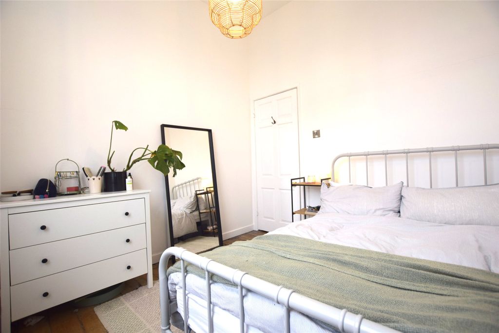 Property photo 2 of 9 Bedroom