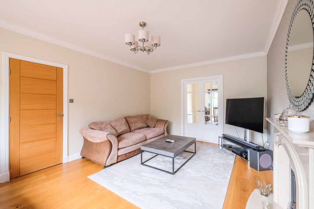 Property photo 3 of 32