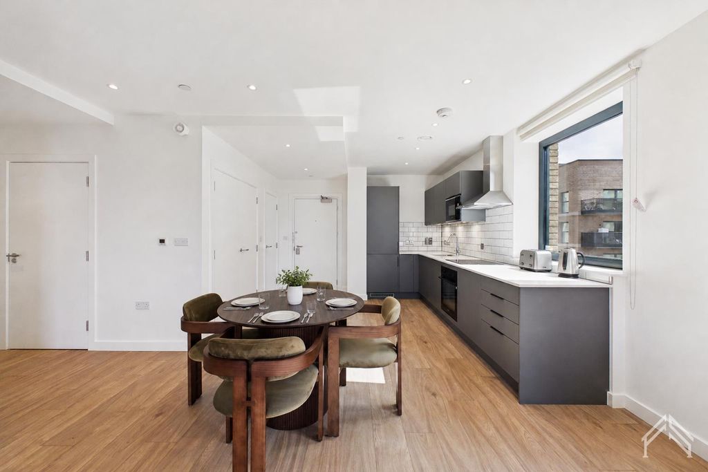 Property photo 2 of 18 2*.Png