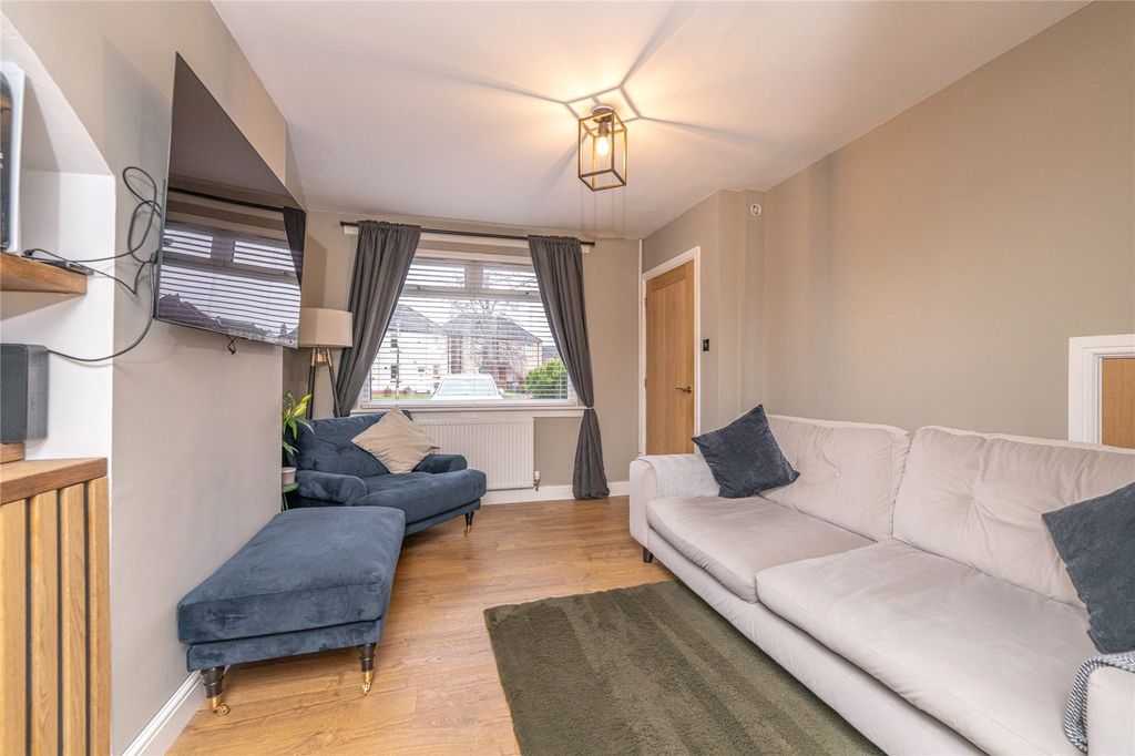 Property photo 2 of 24 Lounge