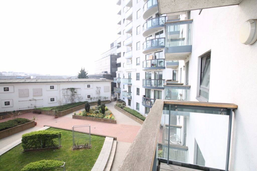 Additional image 4 of 1 bed flat to rentCity Tower, Limeharbour, Canary Wharf E14