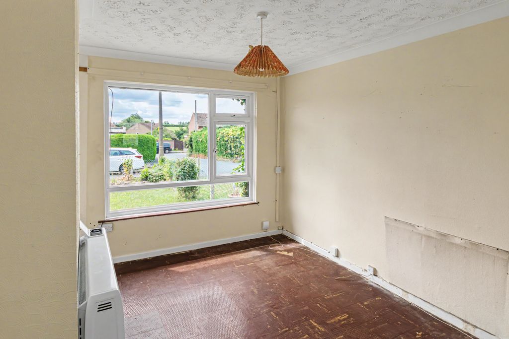 Property photo 2 of 14 122 Reids Piece, Purton, Wiltshire, Sn5 4Ay