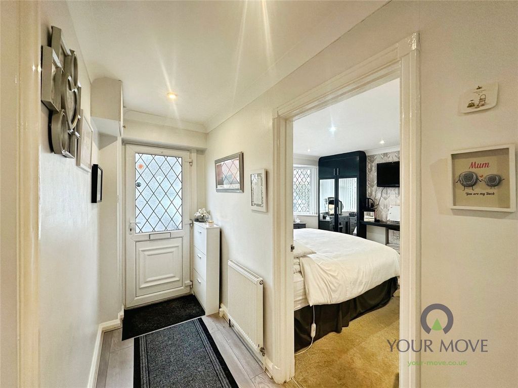 Property photo 3 of 22 Hallway