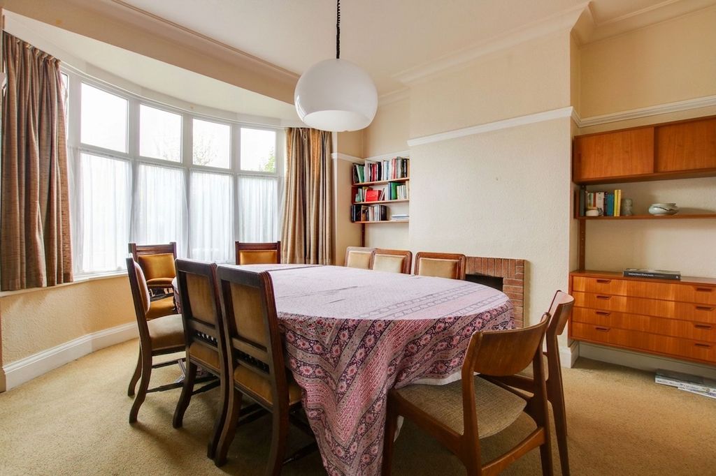 Property photo 3 of 48