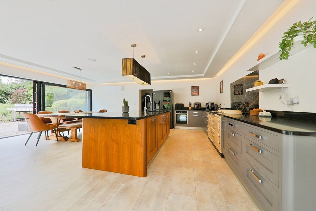 Property photo 2 of 24 4466544