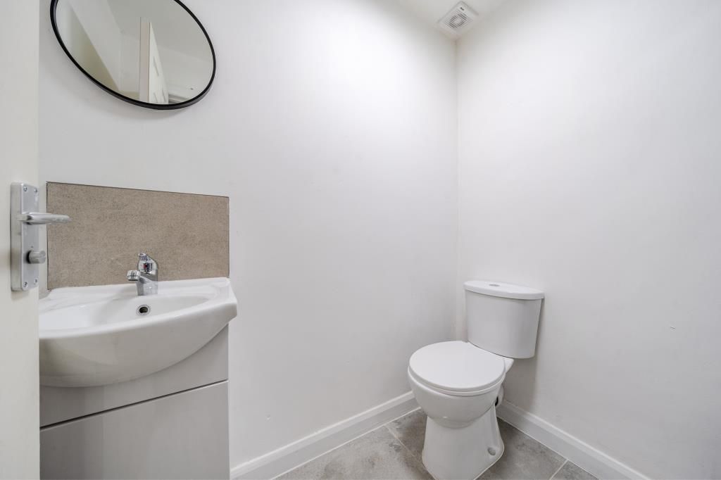 Property photo 3 of 19 Bathroom