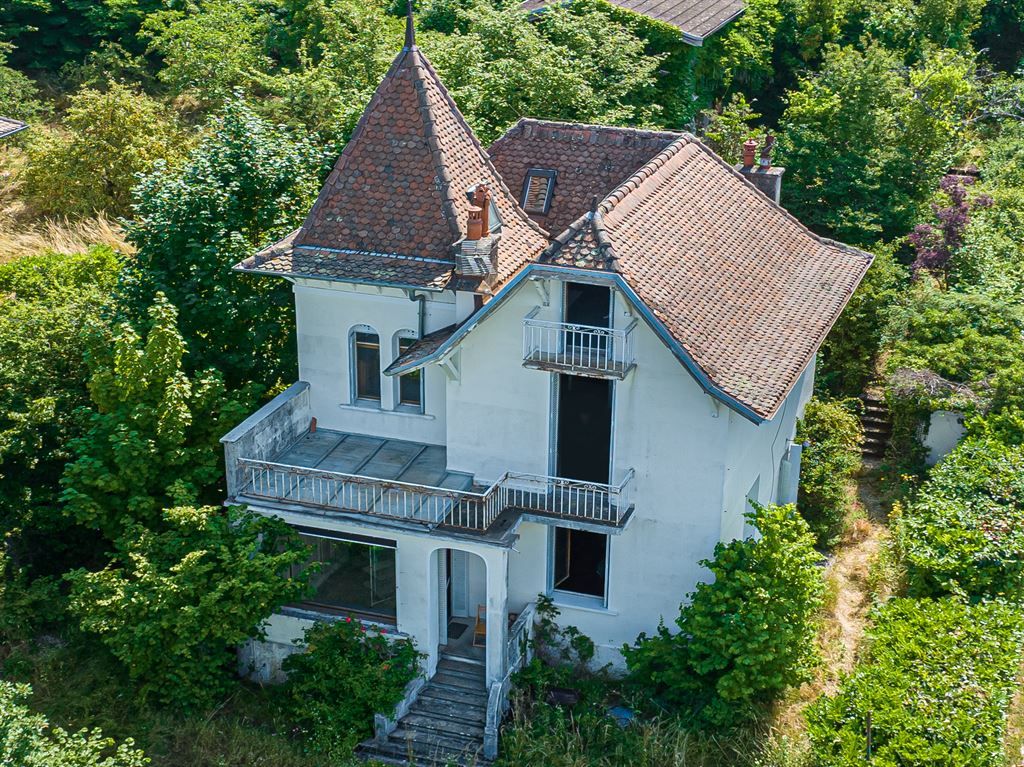 Property photo 3 of 12