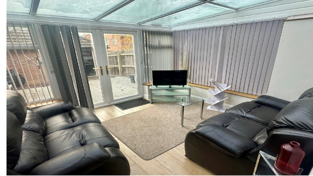 Property photo 3 of 6 Living Room