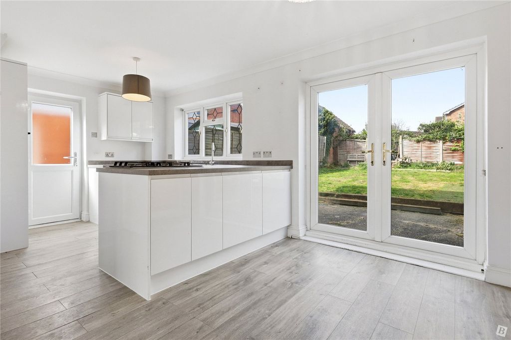 Property photo 2 of 10 Kitchen