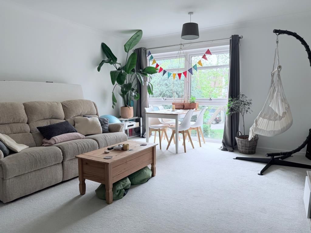 Property photo 2 of 6 Lounge