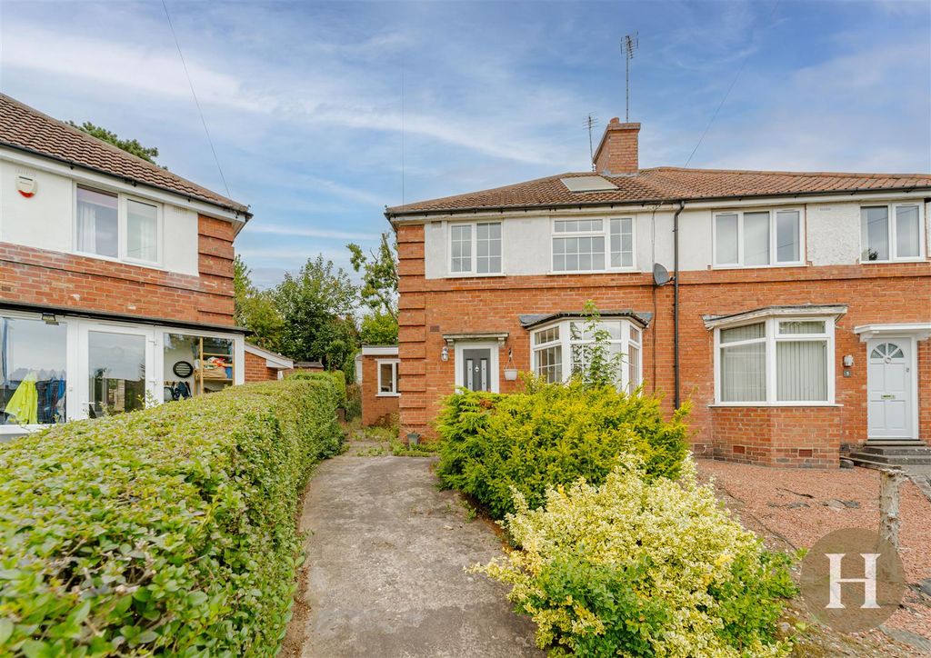 Property photo 1 of 30 Hadleigh Estate Agents-37.Jpg