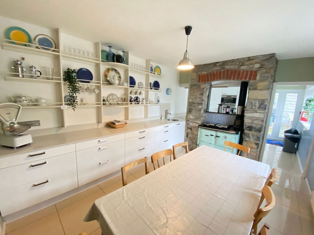 Property photo 1 of 12 Kitchen