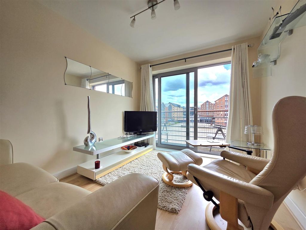 Property photo 2 of 11