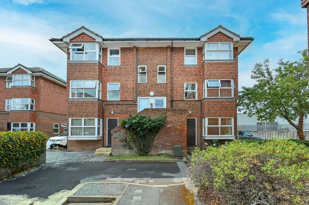 Property photo 1 of 8