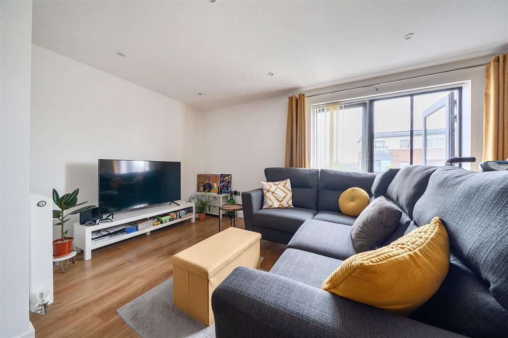 Additional image 7 of 2 bed flat for saleLily Close, Pinner HA5