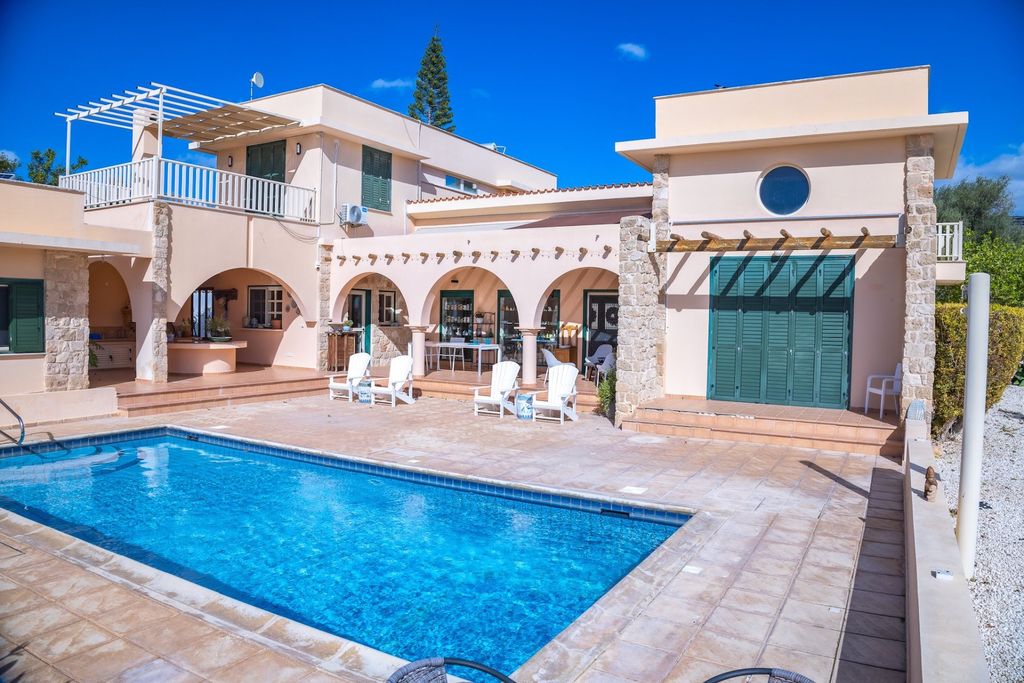 Property photo 2 of 30