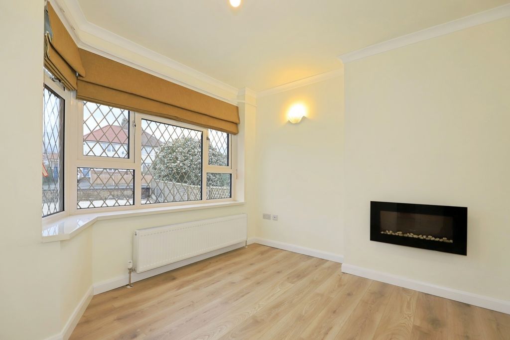 Property photo 2 of 22 Lounge