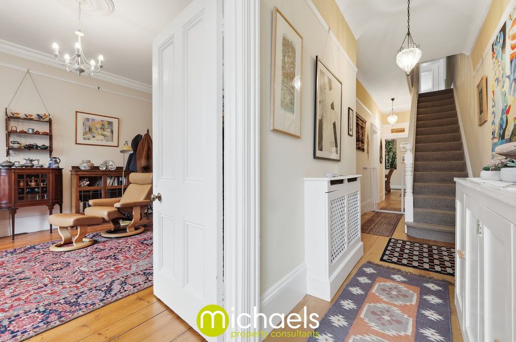 Property photo 3 of 37