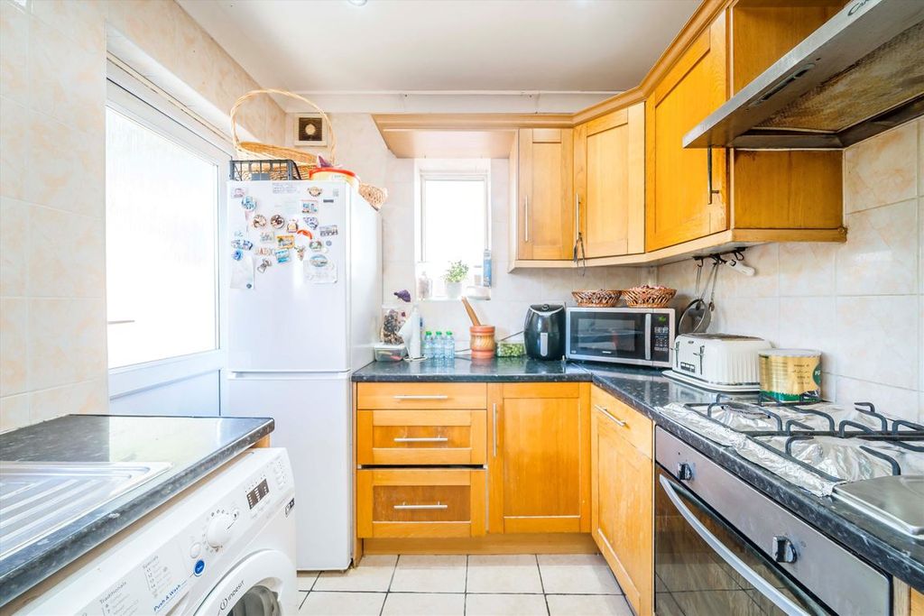 Property photo 3 of 5