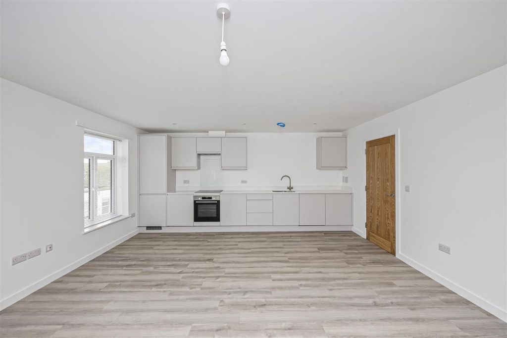 Additional image 10 of 2 bed flat to rentMontague Street, Worthing BN11