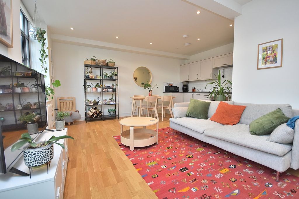 Property photo 2 of 12