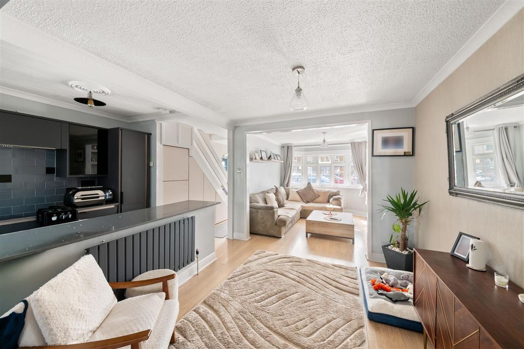 Property photo 2 of 35