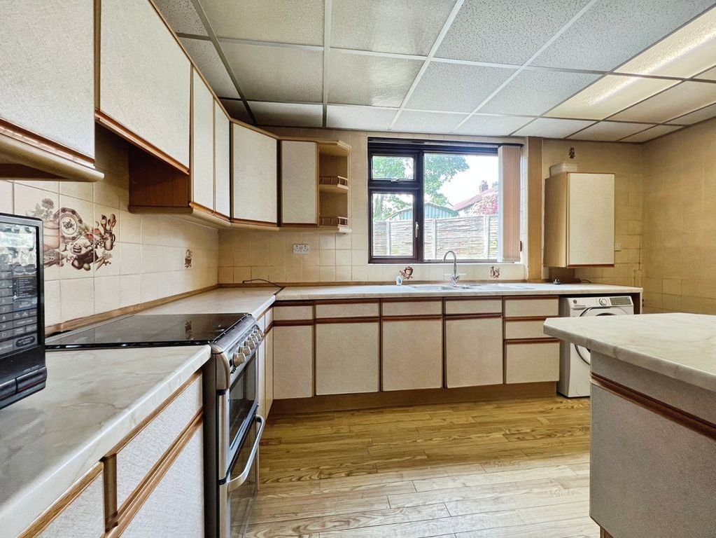 Property photo 3 of 14 Kitchen
