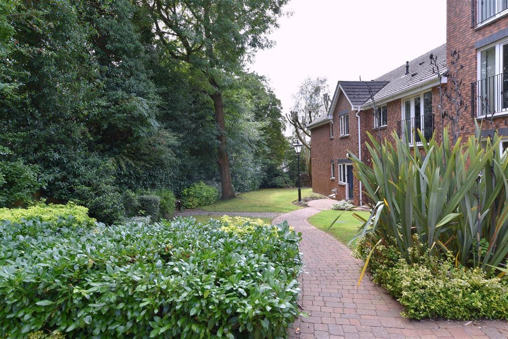 Property photo 2 of 16 Garden.Jpg