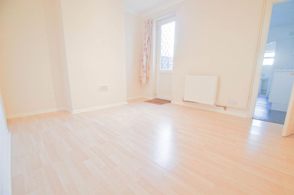 Property photo 3 of 8 Dining Area