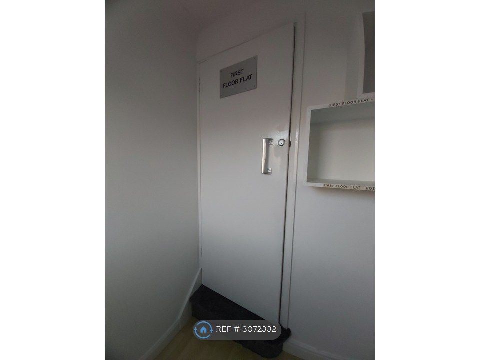 Property photo 2 of 14 Flat Entrance