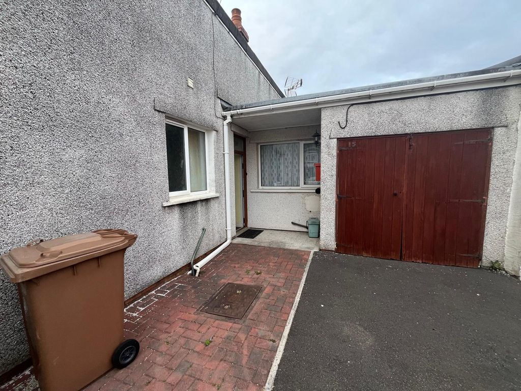 Property photo 3 of 27