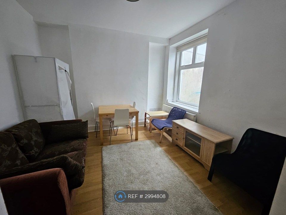 4 bed shared accommodation to rentQueen Street, Pontypridd CF37 photo 4