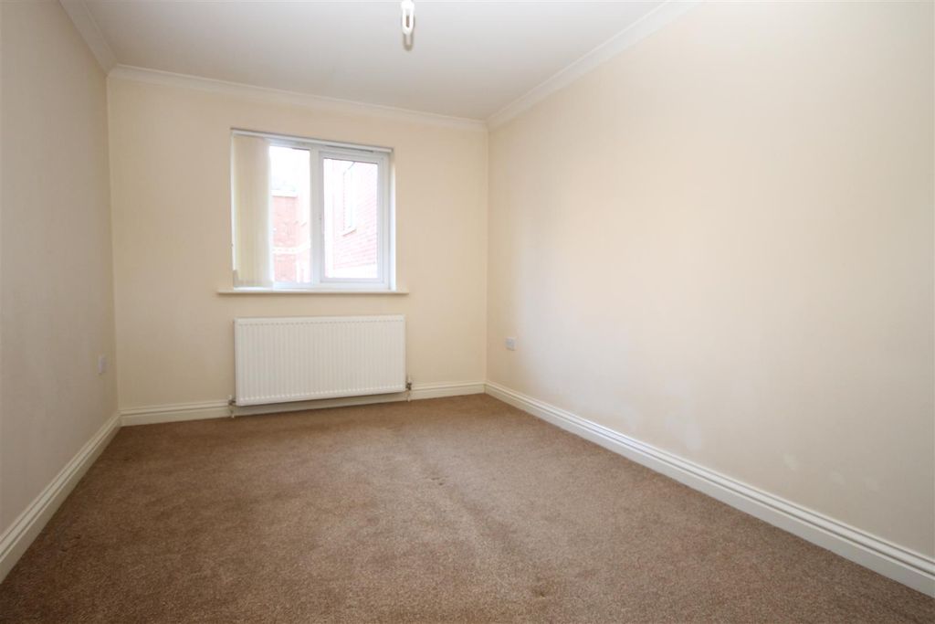 Additional image 5 of 2 bed flat to rentBrooklands, Queens Road, Freshwater PO40