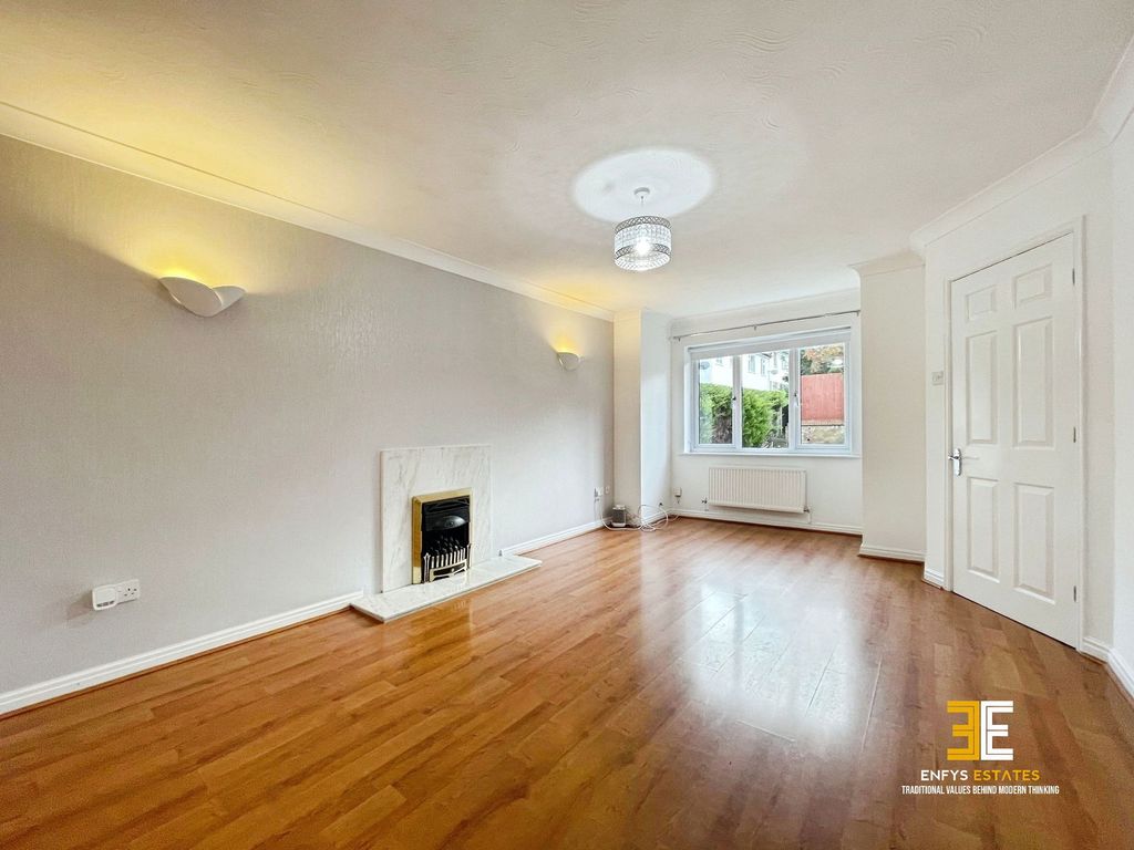 Property photo 2 of 28